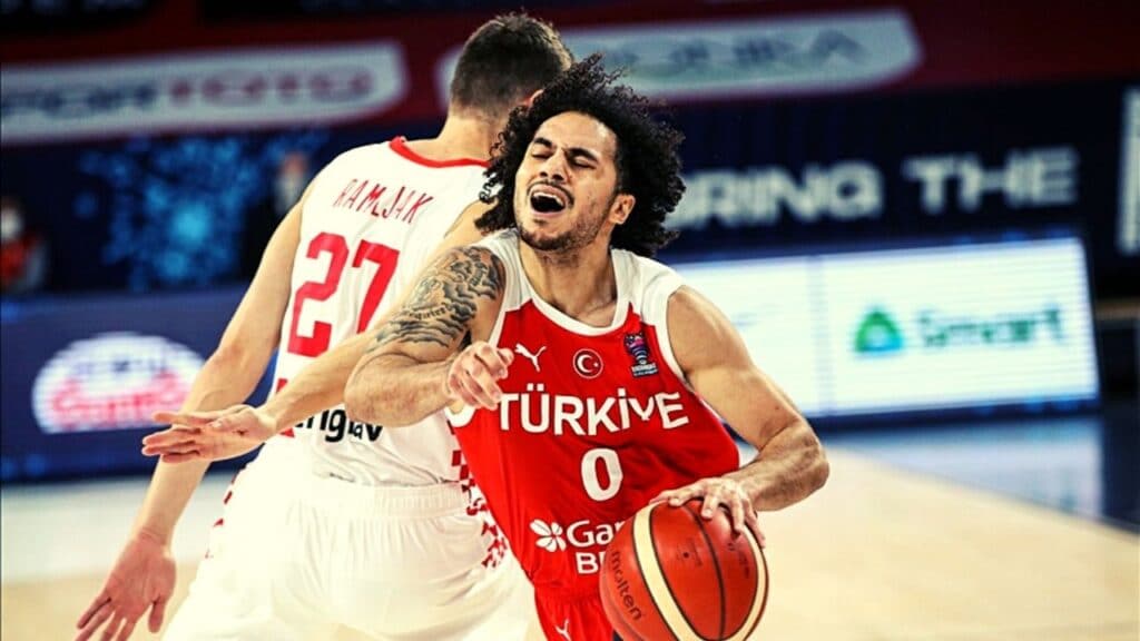 Eurobasket 2022: Διαιτητής ρίχνει μπουνιά σε προπονητή! (Vid) | sports365.gr