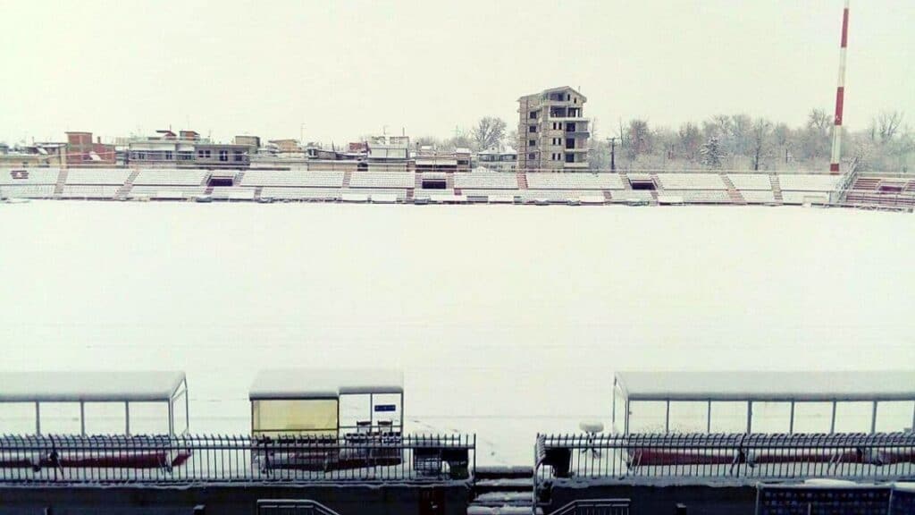 Ο αγώνας ΑΕΛ – ΑΕΚ κόλλησέ στο χιόνι! «Ες Αύριον τα Σπουδαία» | sports365.gr