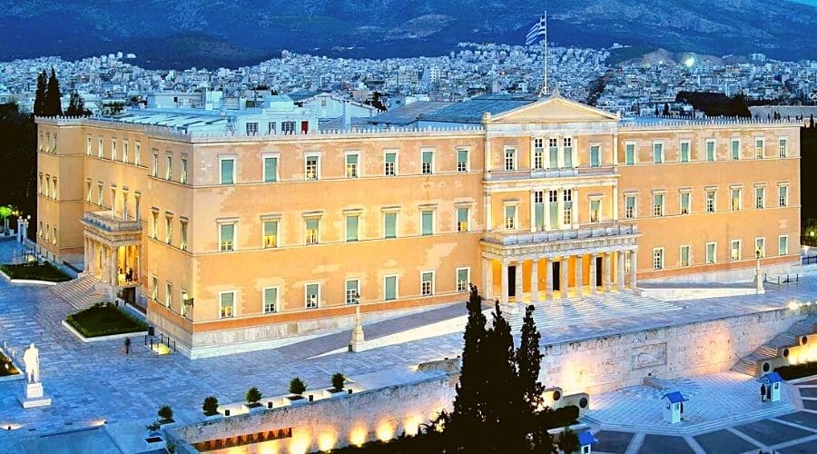 Πείνα καταραμένη, και των γονέων… Αυτά δήλωσαν οι 300 του Ελληνικού κοινοβουλίου!