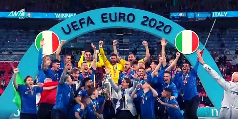 EURO 2020: Χαμός στην απονομή! Τρελά πανηγύρια οι Ιταλοί – Μες τα νεύρα οι Άγγλοι! (Vids) | sports365.gr