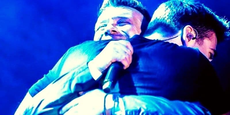 Πλούταρχος & Κακοσαίος: Μπαμπάς & γιος τραγουδούν μαζί και δεν τους ξεχωρίζεις! (Vid) | sports365.gr