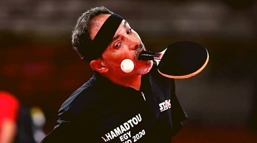 Απίστευτο! Πινγκ πονγκ κρατώντας τη ρακέτα με το στόμα; | sports365.gr