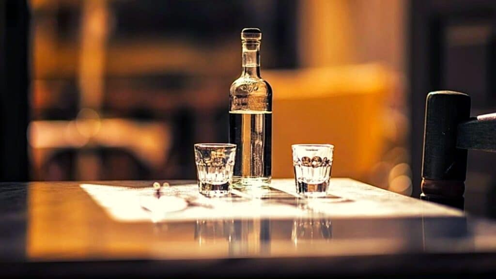 Cocktails & Bars: Το… μεγάλο “Κρητικό” δίλημμα είναι πολύ σοβαρό – Ρακή ή Τσικουδιά; (Vid) | sports365.gr