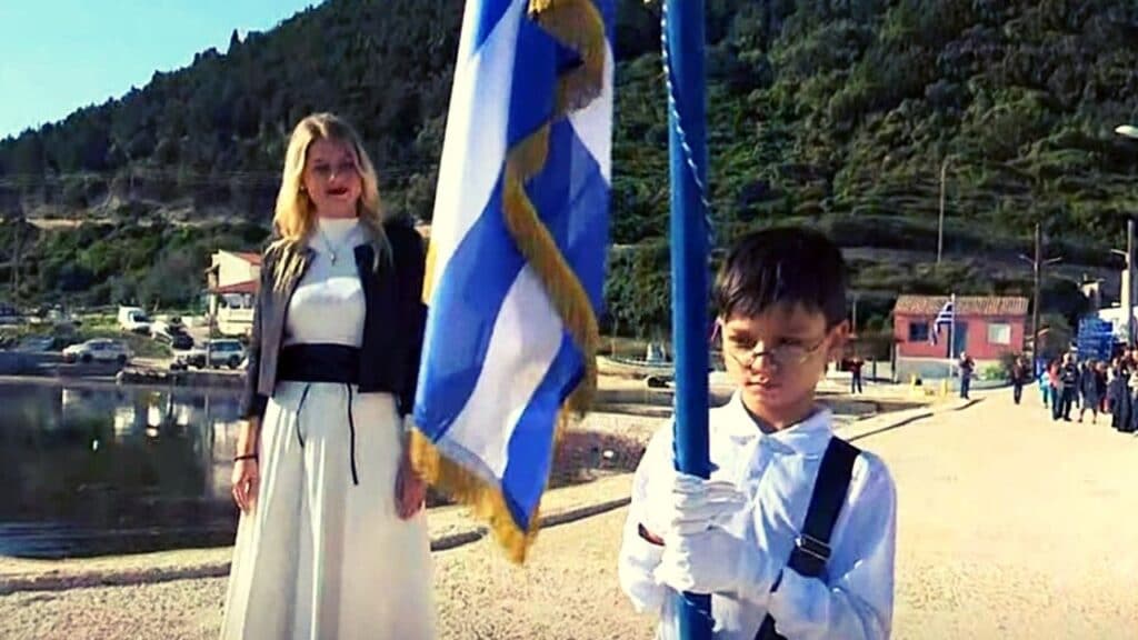Ρίγη συγκίνησης! Ο 9χρονος Τάσος παρέλασε μόνος του στο Μαθράκι! | sports365.gr