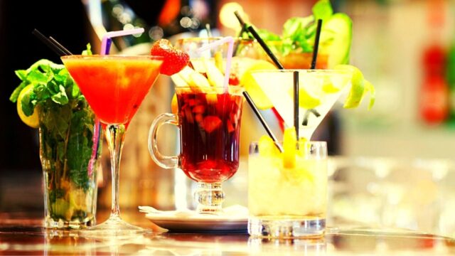 Cocktails & Bars: Αυτά είναι τα καλύτερα κοκτειλάκια για το 2021 και σε περιμένουν!