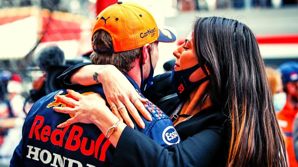 Δυναμώστε τον ήχο! Η αντίδραση στη Red Bull όταν ο Μαξ προσπέρασε τον Λιούις! (vid) | sports365.gr