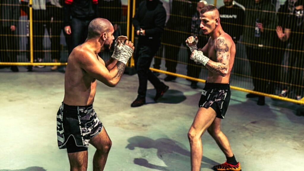 UFC: Τους “τσάκισε” με…γυμνά χέρια ο Αρτέμης Πογιατζέας! (pic) | sports365.gr