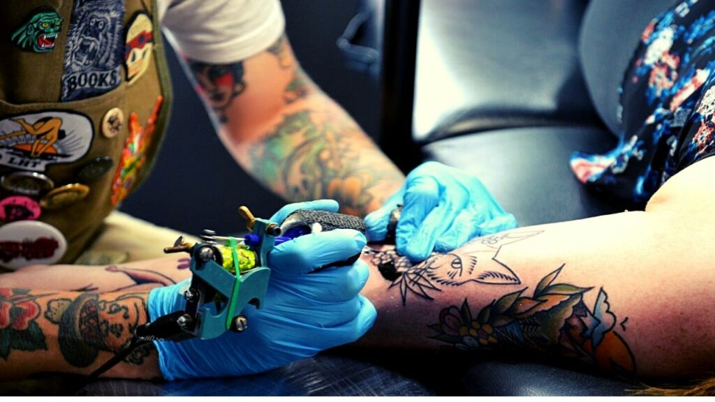 Τέλος εποχής για τα χρωματιστά μελάνια στα τατουάζ! | sports365.gr