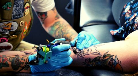 Τέλος εποχής για τα χρωματιστά μελάνια στα τατουάζ!