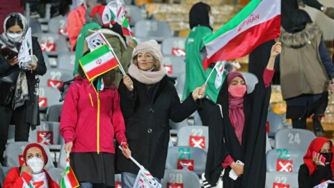 Ιράν: Στα κρίσιμα θέλουν τις γυναίκες στο γήπεδο!