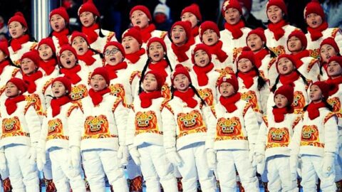 Ανατριχίλα: 40 παιδιά από την Κίνα τραγουδούν στα ελληνικά τον Ολυμπιακό Ύμνο! (vid)