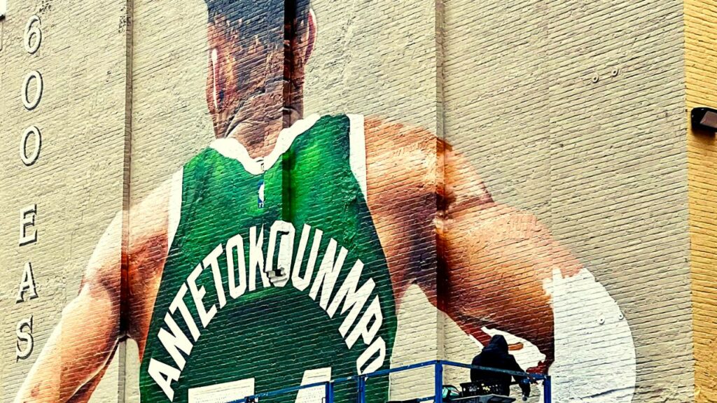 Αντετοκούνμπο: Παίρνει μορφή σιγά σιγά το μυθικό γκράφιτι στο Μιλγουόκι! (pic) | sports365.gr