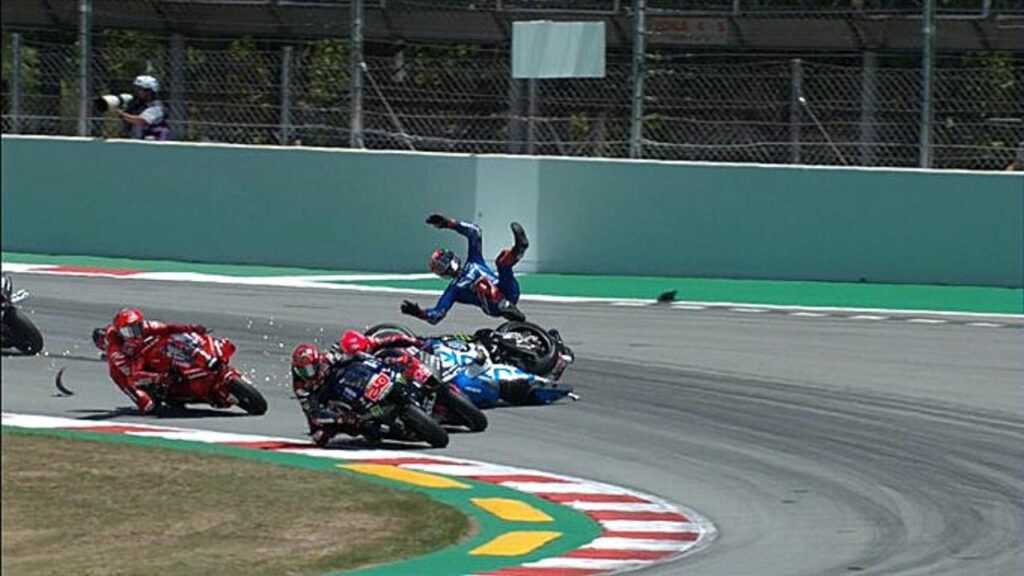 Moto GP Βαρκελώνης: Συγκρούστηκαν και εγκατέλειψαν Νακαγκάμι, Ρίνς και Μπανάια! (Vid) | sports365.gr