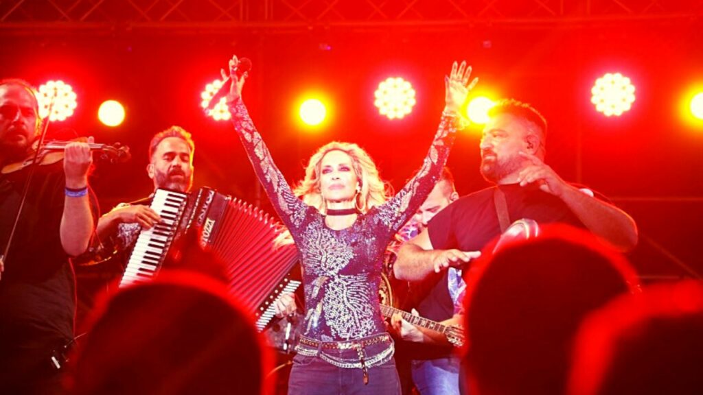 Άννα Βίσση: Ξεσήκωσε τα πλήθη – Παρέλαση διάσημων στη συναυλία της στη Μύκονο! (pics) | sports365.gr