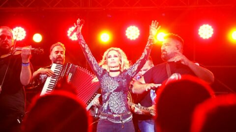 Άννα Βίσση: Ξεσήκωσε τα πλήθη – Παρέλαση διάσημων στη συναυλία της στη Μύκονο! (pics)