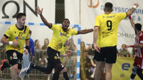 Handball Premier | ΑΕΚ – Ολυμπιακός 25-22: Πρεμιέρα με νίκη στο ντέρμπι για την Ένωση!