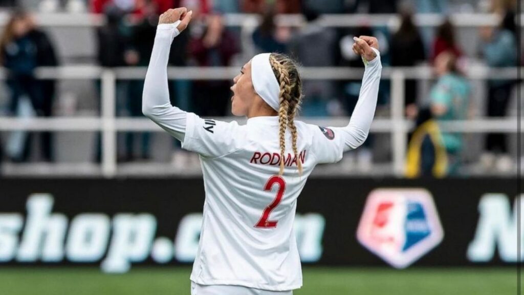 Η κόρη του Ρόντμαν υπέγραψε το μεγαλύτερο συμβόλαιο στην ιστορία του αμερικανικού ποδοσφαίρου! | sports365.gr