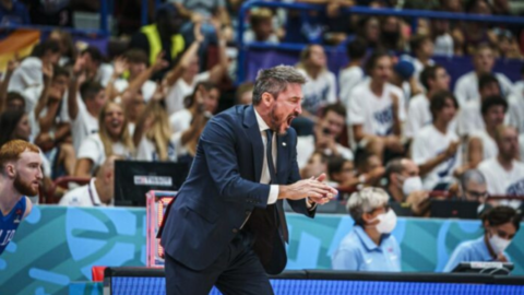 Eurobasket: Απίστευτο ξέσπασμα Ποτσέκο! Τα έκανε όλα… λίμπα και αποβλήθηκε!