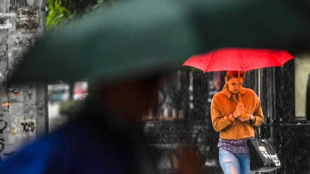Καιρός (23/09): Συννεφιά, βροχή και βραδινή ψύχρα – Πότε ζεσταίνει ξανά; | sports365.gr