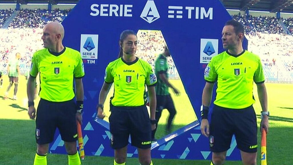 H Μαρία Σόλε Φεριέρι Καπούτι έγινε η πρώτη γυναίκα διαιτητής στη Serie A! | sports365.gr