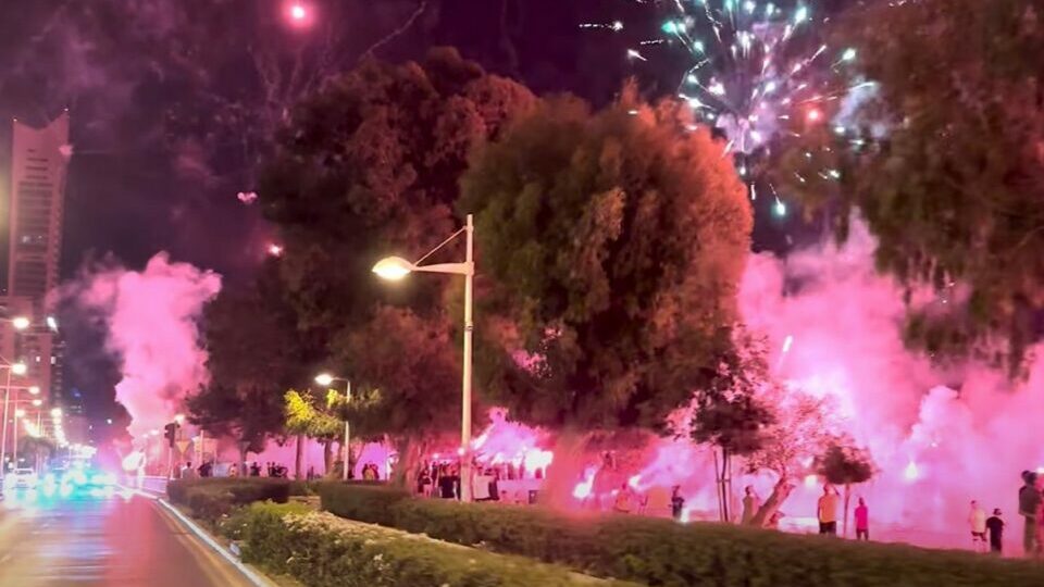 Το pyro show των οπαδών της ΑΕΛ Λεμεσού για τα γενέθλια της ομάδας! (vid)