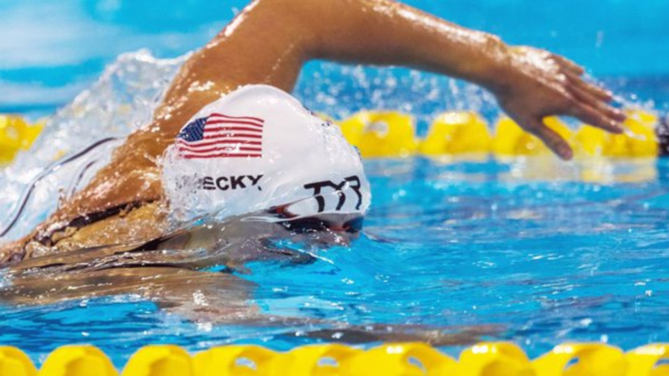 Κολύμβηση: “Διέλυσε” το παγκόσμιο ρεκόρ στα 1.500 μέτρα η Ολυμπιονίκης Λεντέκι!