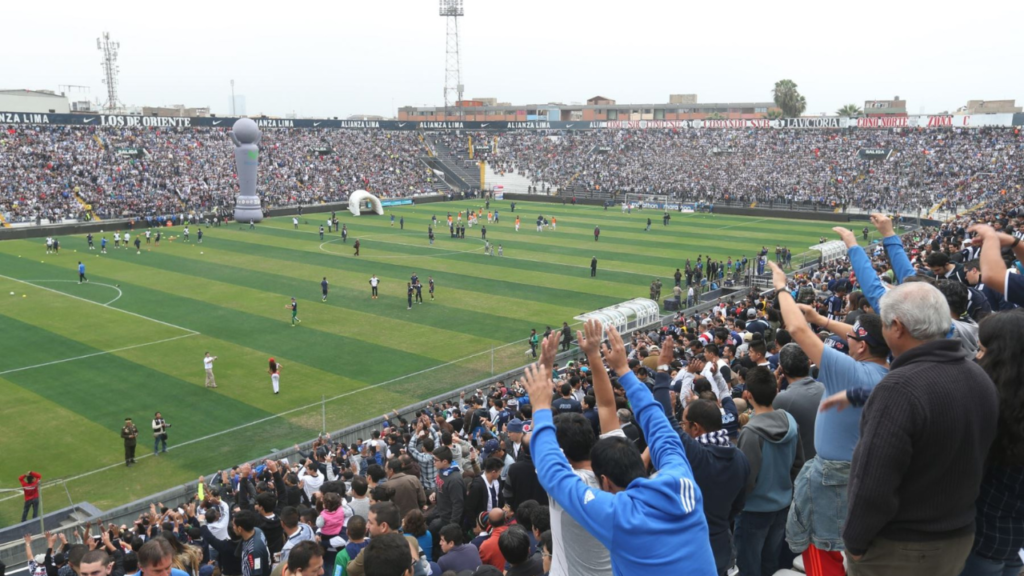 Το Γυναικείο ποδόσφαιρο γεμίζει τα γήπεδα και στο Περού! | sports365.gr