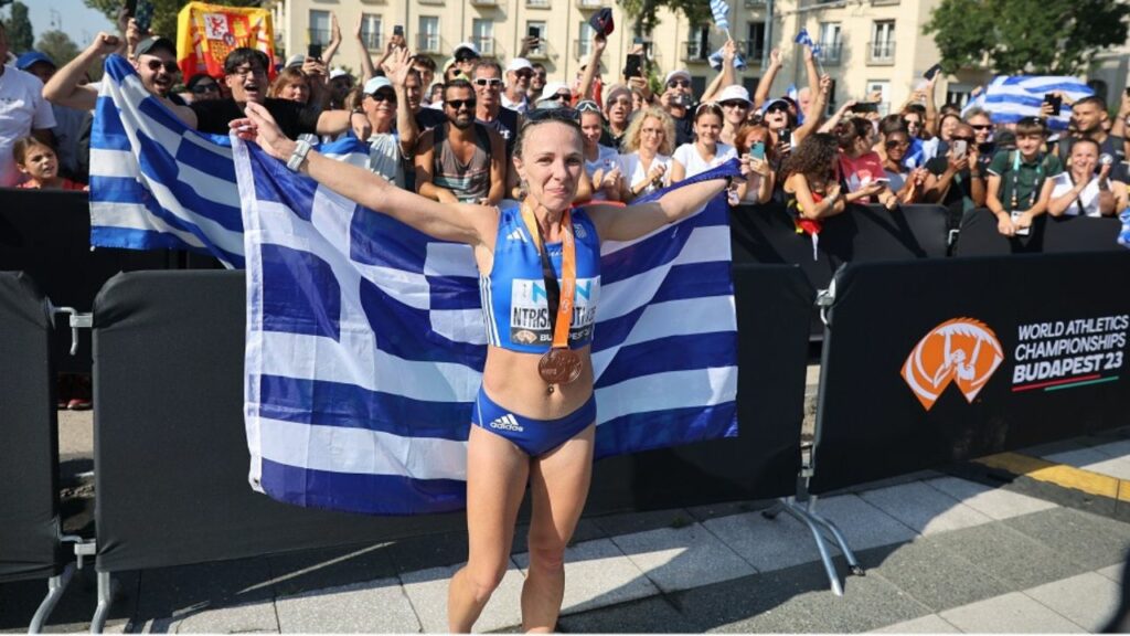 Η υποδοχή της ελληνικής ομάδας στη «χάλκινη» Ντρισμπιώτη! (vid) | sports365.gr