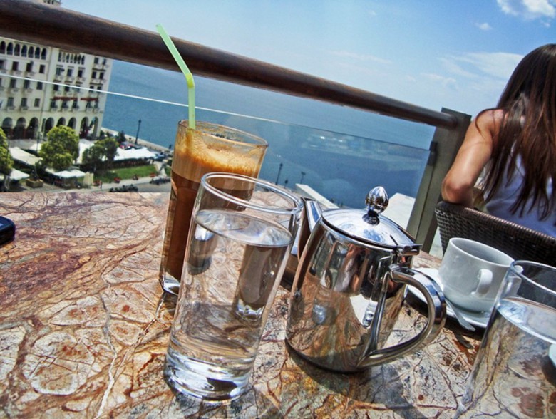 Στην Μπρίζα: Η ακρίβεια του καφέ και πρωινές ιστορίες! (vid) | sports365.gr